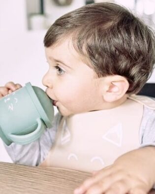 isy cup tasse à paille en silicone 2 poignées