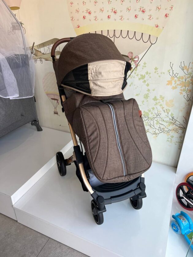 Poussette valise avec couvre jambe